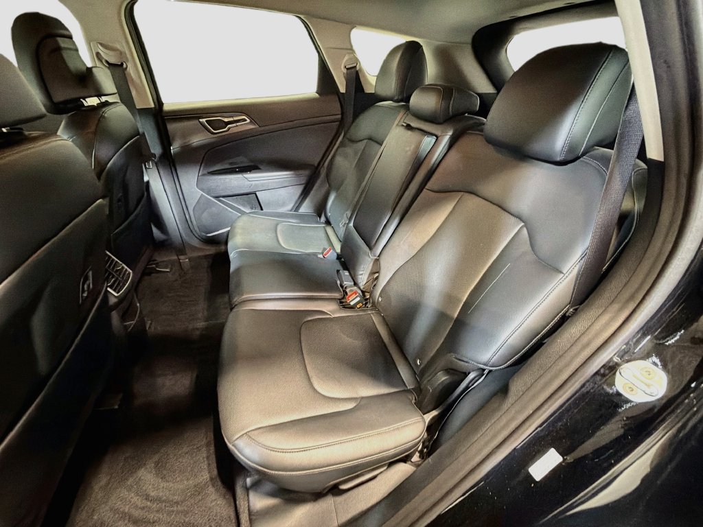 Used 2023 Kia Sportage EX FWD image 18