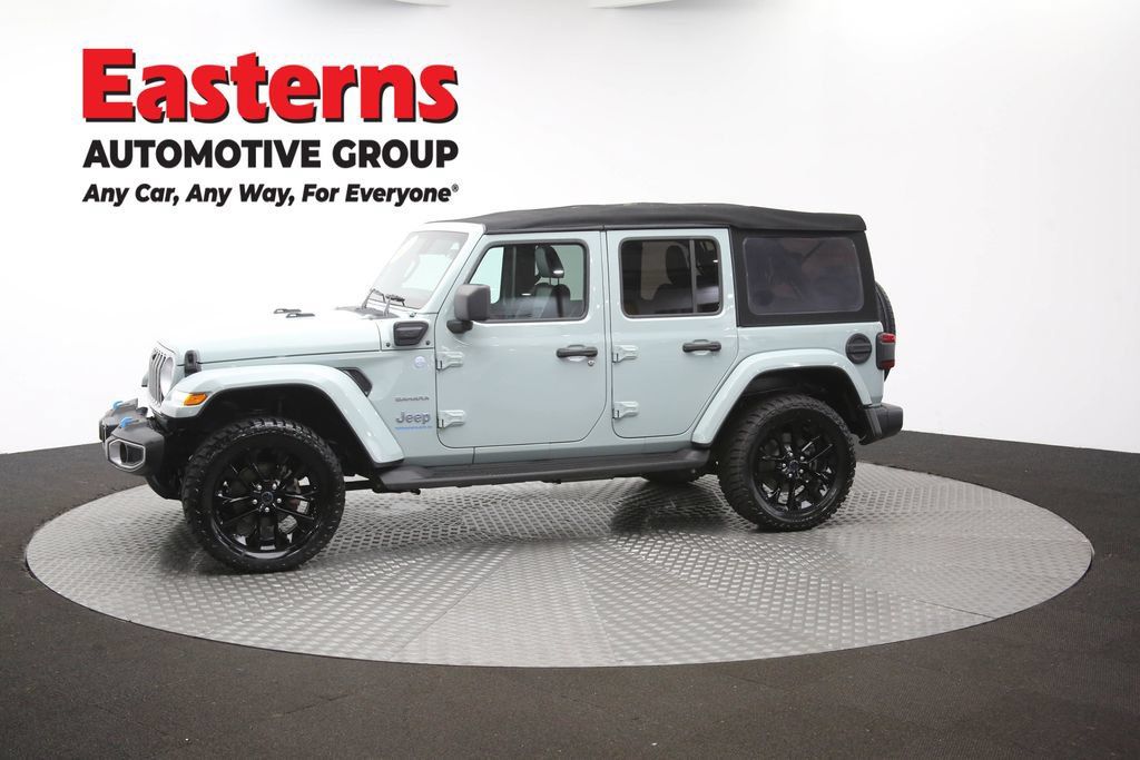 Used 2024 Jeep Wrangler Unlimited Sahara w/ Technology Group AWD/4WD image 58