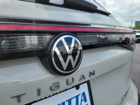 Used 2025 Volkswagen Tiguan SEL R-Line AWD/4WD image 33