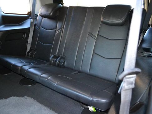 Used 2018 Cadillac Escalade Luxury AWD/4WD image 30