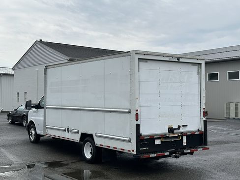 Used 2021 GMC Savana 3500 Extended w/ Power Convenience Package RWD image 8