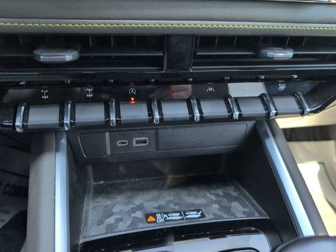 Used 2023 Chevrolet Colorado ZR2 w/ ZR2 Convenience Package III image 19