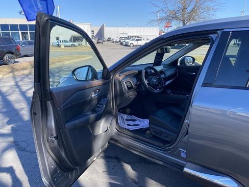 Used 2023 Nissan Rogue SL w/ SL Premium Package image 10