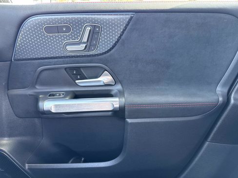 Used 2025 Mercedes-Benz GLB 250 image 24