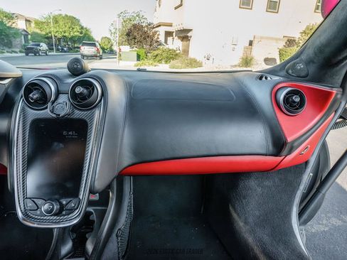 Used 2018 McLaren 570S Spider RWD image 31