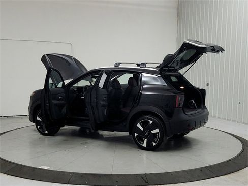 New 2026 Nissan Kicks SR image 13