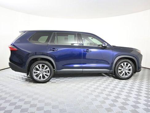 Used 2024 Toyota Grand Highlander AWD image 7