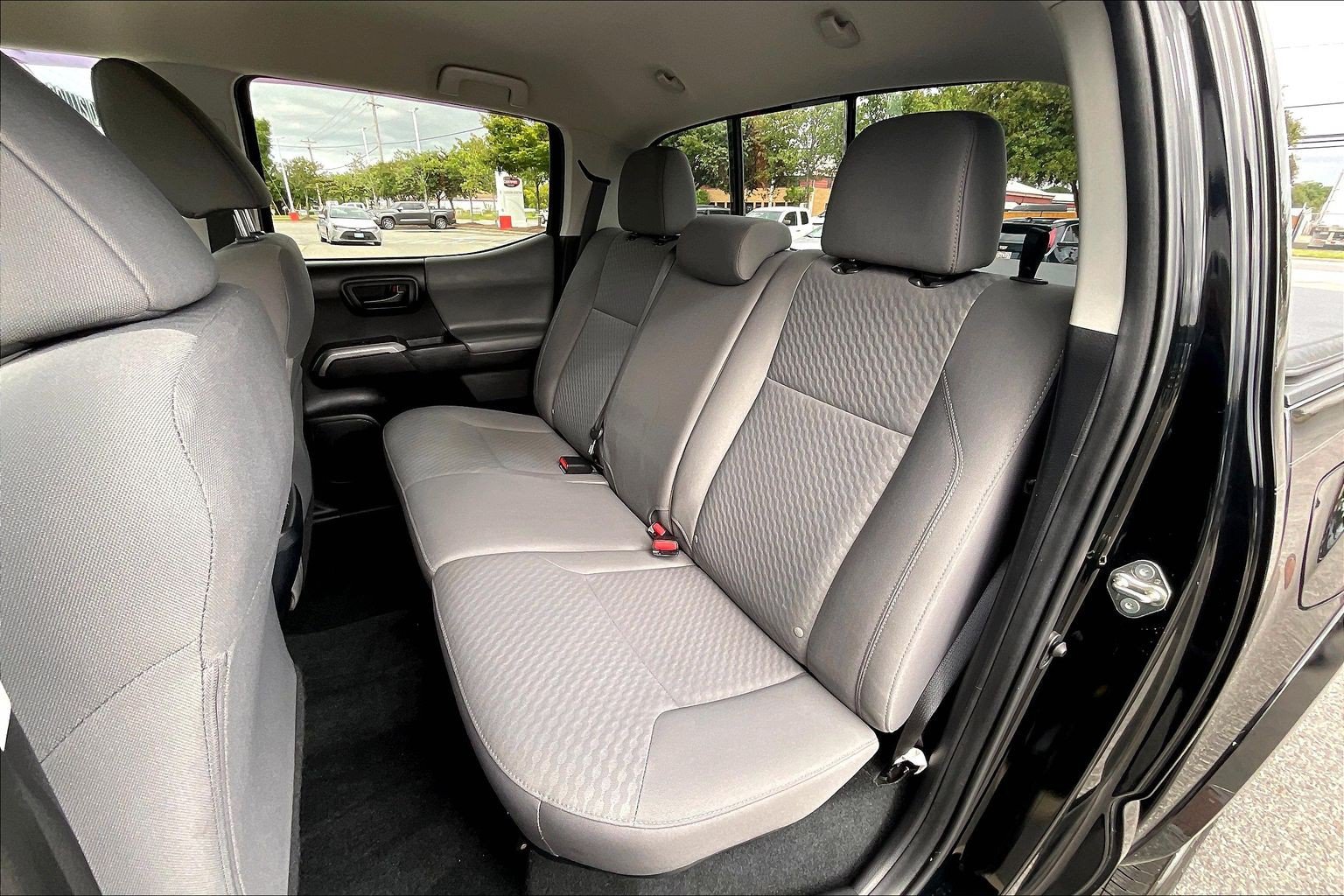 Used 2020 Toyota Tacoma SR5 AWD/4WD image 30