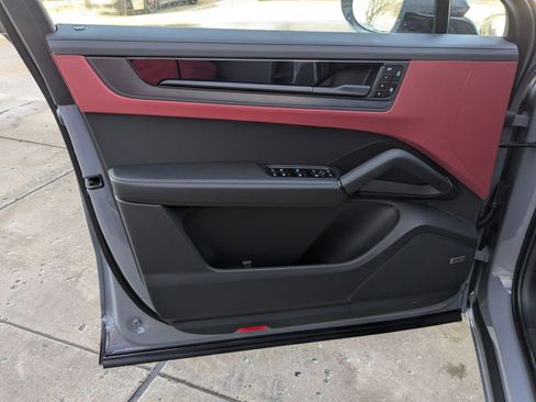 New 2026 Porsche Cayenne GTS image 13