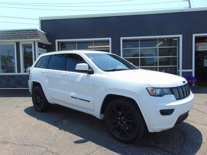 Used 2017 Jeep Grand Cherokee Altitude