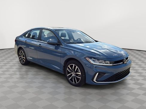 Used 2025 Volkswagen Jetta SE w/ Sunroof Package image 7