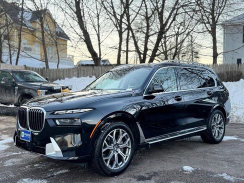 Used 2023 BMW X7 xDrive40i w/ Premium Package image 2