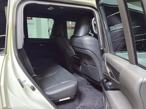 Used 2022 Lexus LX 600 4WD w/ Premium Package image 21