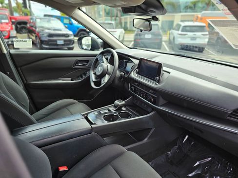Used 2024 Nissan Rogue S FWD image 23