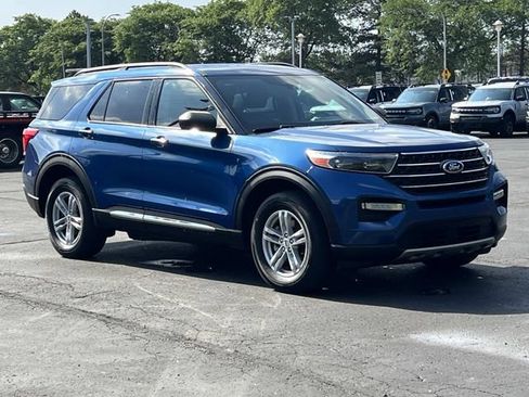 Certified 2023 Ford Explorer XLT w/ Equipment Group 202A AWD/4WD image 7
