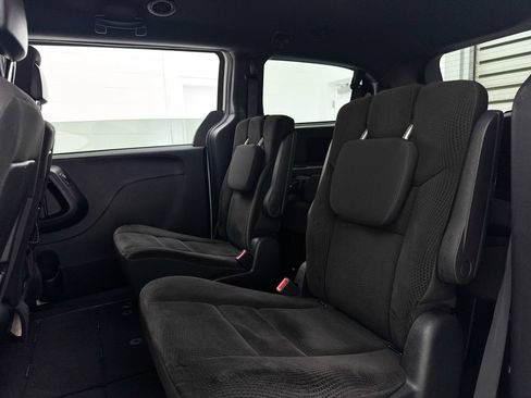 Used 2017 Dodge Grand Caravan SE FWD image 22