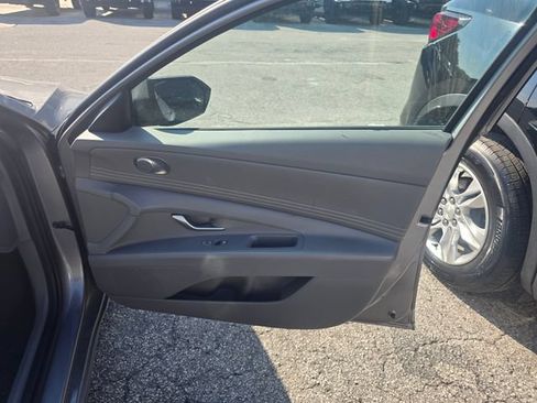 Used 2025 Hyundai Elantra SEL FWD image 41