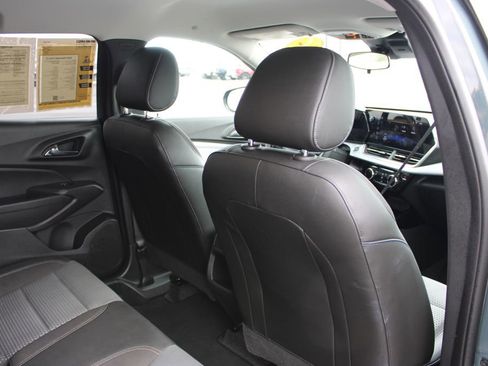 Used 2025 Chevrolet Trax LT image 31