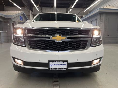 Used 2019 Chevrolet Suburban LT image 2