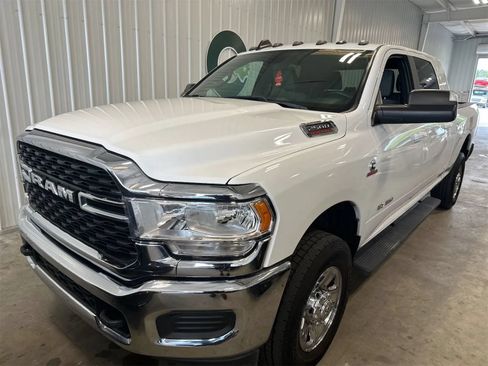 Used 2022 RAM 2500 Big Horn AWD/4WD image 3