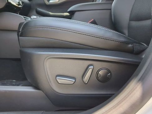 Used 2024 Ford Escape SE image 18