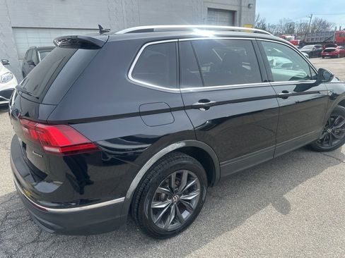 Used 2022 Volkswagen Tiguan SE w/ Panoramic Sunroof Package AWD/4WD image 8