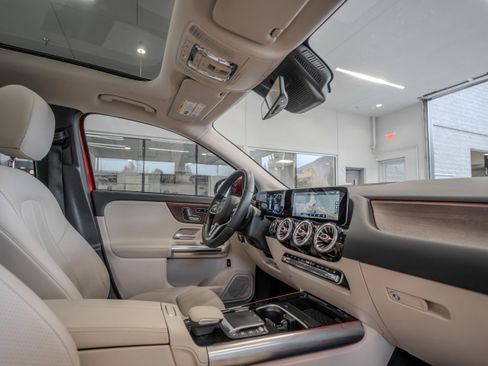 Used 2021 Mercedes-Benz GLA 250 4MATIC image 17