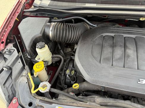 Used 2015 Chrysler Town & Country S image 59