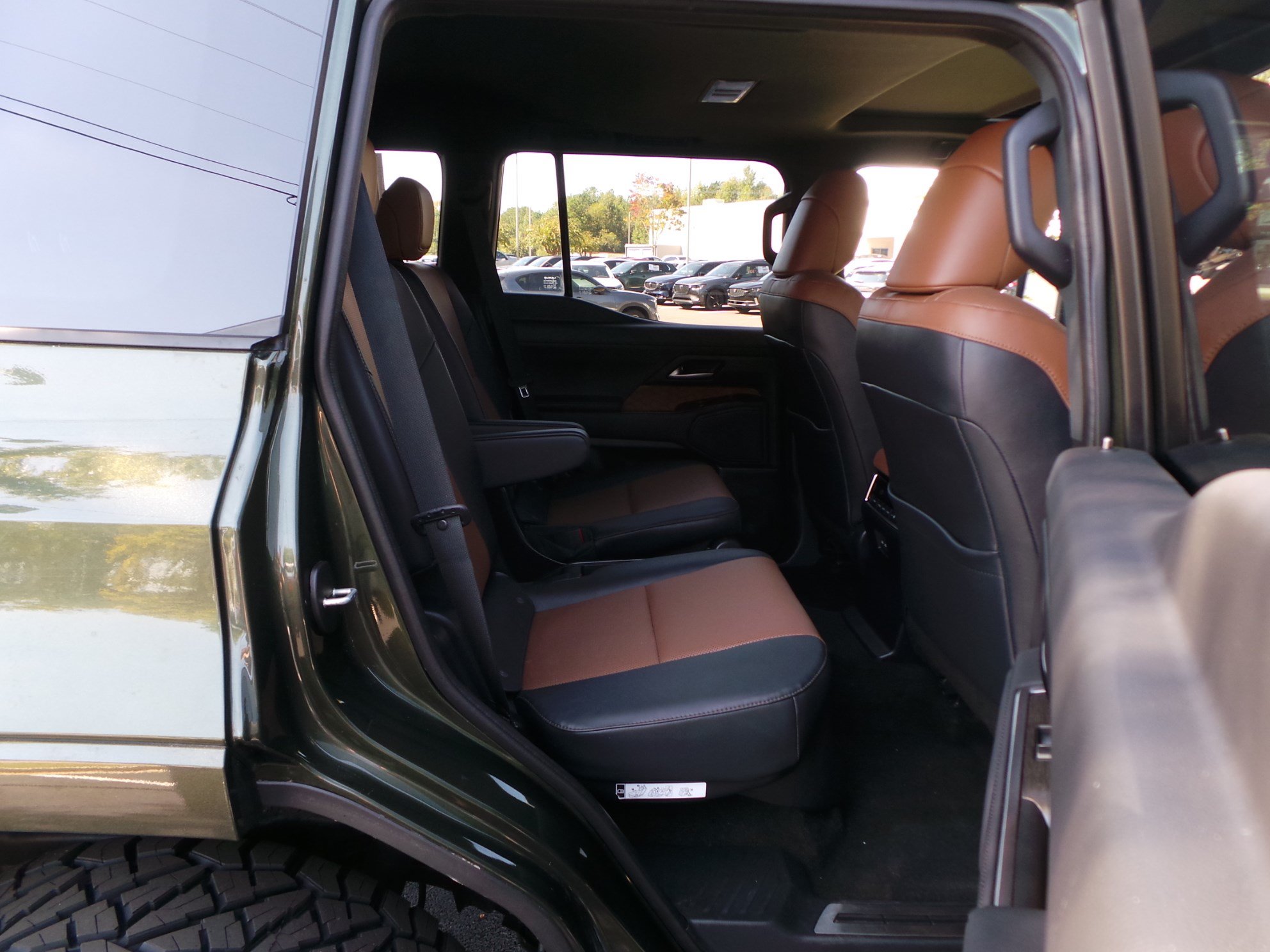 Used 2025 Lexus GX 550 w/ Accessory Package (2T) AWD/4WD image 43