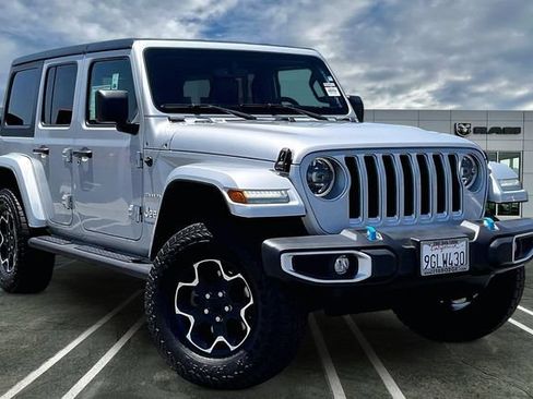 Used 2023 Jeep Wrangler Unlimited Sahara AWD/4WD image 12