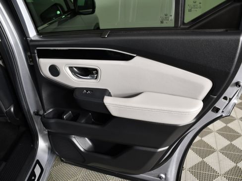 Certified 2025 Honda Pilot EX-L image 44