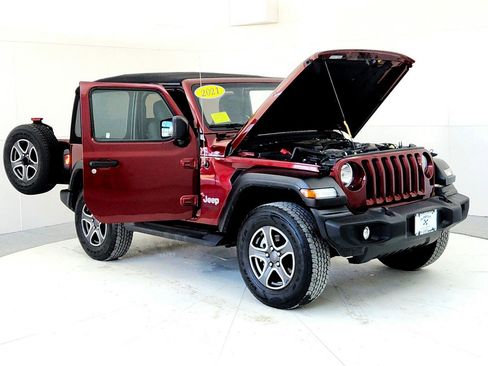 Used 2021 Jeep Wrangler Sport image 12