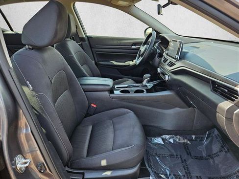 Used 2024 Nissan Altima 2.5 SV FWD image 23