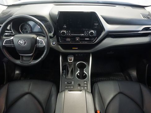 Used 2023 Toyota Highlander XLE AWD/4WD image 24