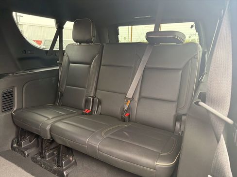 Used 2024 Chevrolet Suburban Premier RWD image 21