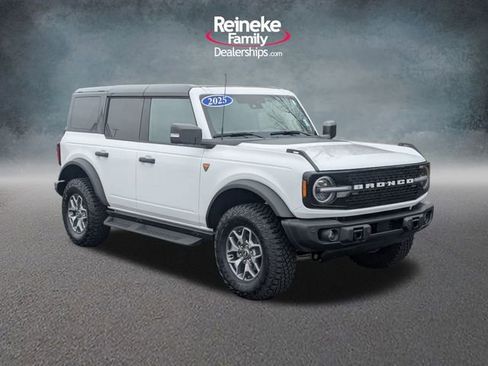 Used 2025 Ford Bronco Badlands image 3
