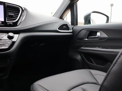 New 2026 Chrysler Pacifica Select FWD image 43