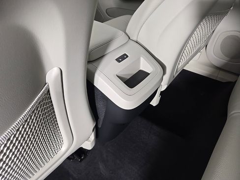 Certified 2023 Volvo XC60 B5 Plus w/ Climate Package image 18