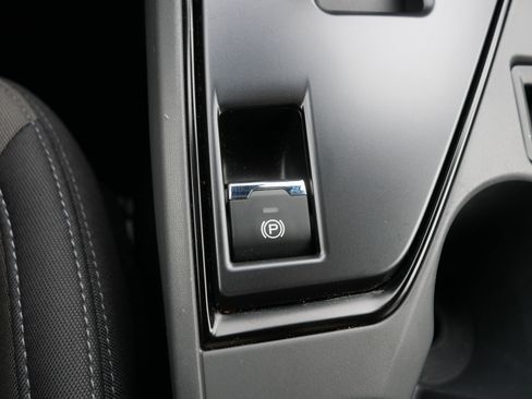 Certified 2025 Subaru Crosstrek 2.0i AWD/4WD image 28