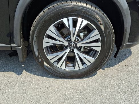 Certified 2023 Nissan Rogue SV w/ SV Premium B Package AWD/4WD image 8