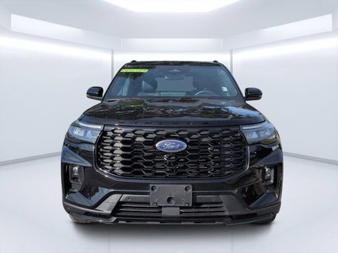 Used 2025 Ford Explorer ST-Line w/ ST-Line Street Pack AWD/4WD image 8