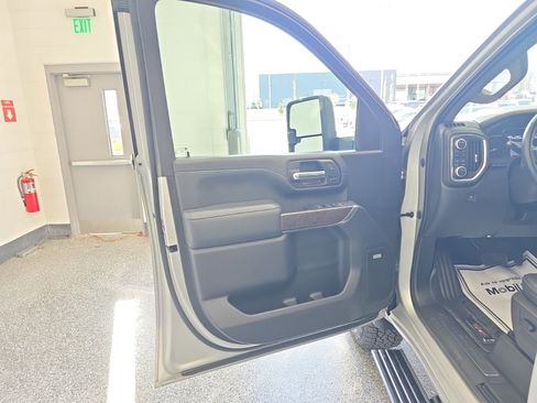 Used 2023 GMC Sierra 2500 Denali w/ Denali Ultimate Package image 39