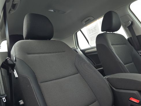 Used 2017 Volkswagen Golf S image 18