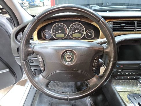 Used 2005 Jaguar S-TYPE R RWD image 75