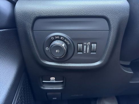 Used 2025 Jeep Grand Cherokee Limited AWD/4WD image 28