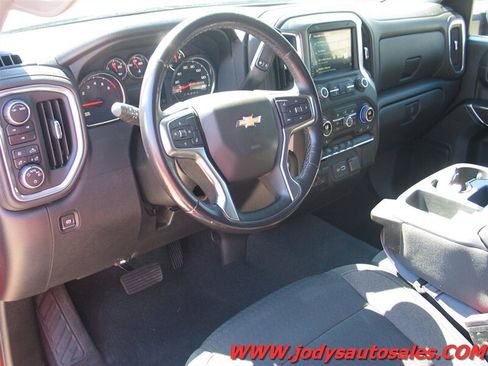 Used 2022 Chevrolet Silverado 2500 LT w/ Convenience Package AWD/4WD image 2