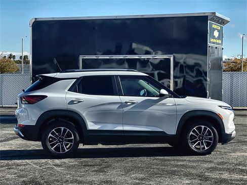 Certified 2025 Chevrolet TrailBlazer LT w/ Convenience Package image 4