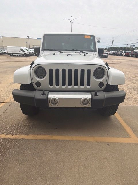 Used 2015 Jeep Wrangler Unlimited Sahara w/ Connectivity Group AWD/4WD image 9