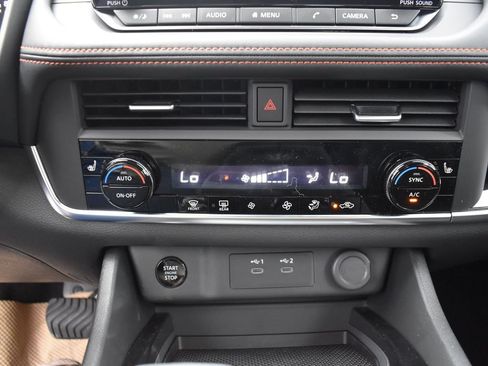 Used 2025 Nissan Rogue SV AWD/4WD image 17