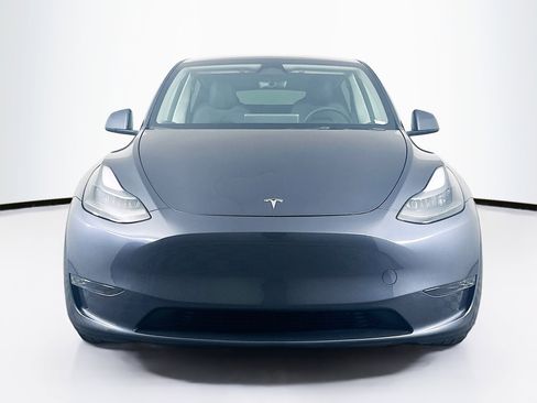 Used 2023 Tesla Model Y Long Range AWD/4WD image 2